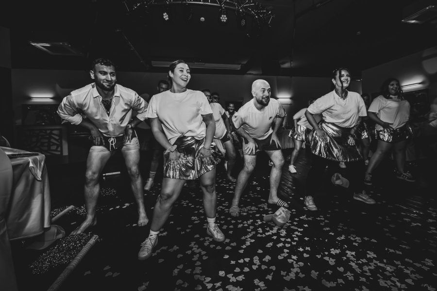 SpiceMarket, Bruchsal Gäste tanzen in glitzernden Röcken auf der Tanzfläche – SpiceMarket, Bruchsal